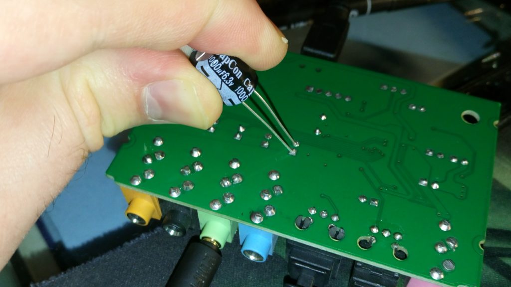 C-MEDIA CM6206 5.1 USB Audio Card - 1000 uF Line-Out Headphones Coupling Capacitor Mod Test